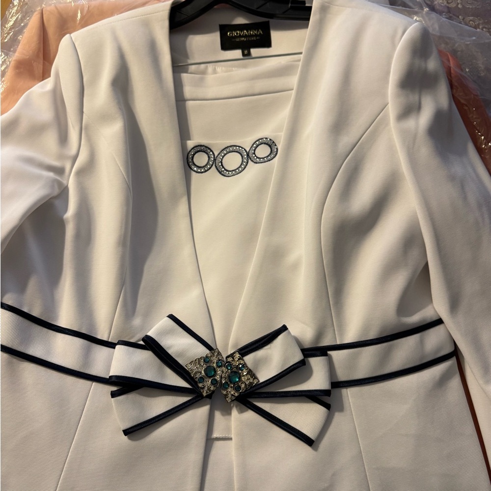 Women 2 piece suit with removeable bib